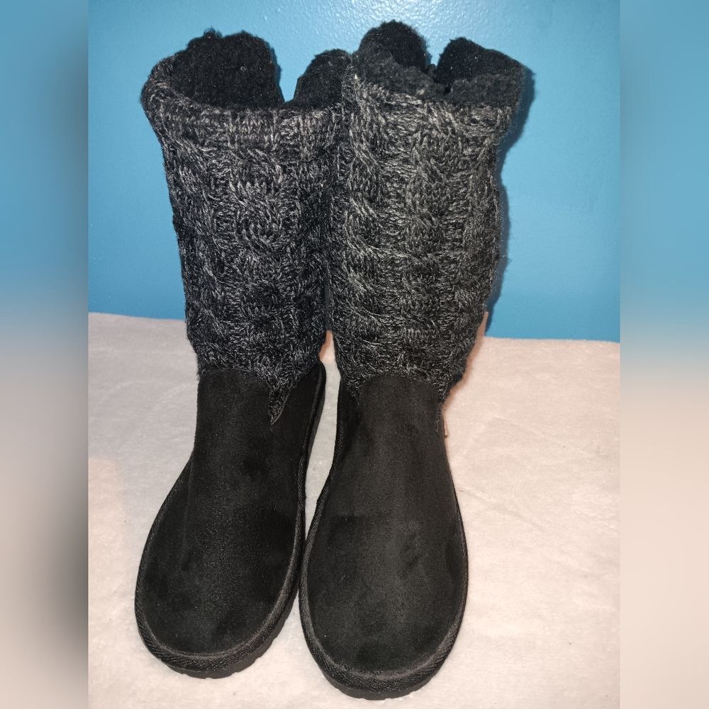 NWOT Muk Luks Black Faux Suede Short Ankle Boots Size 7 Plush Warm Winter